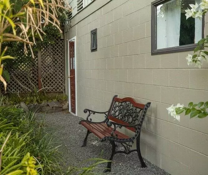 هتل The Samoan Outrigger