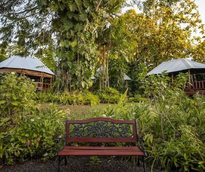 هتل The Samoan Outrigger