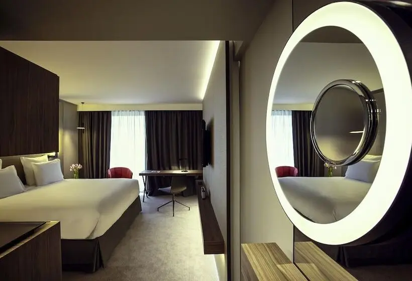 Radisson Blu CDG Airport Terminal Hotel, Paris