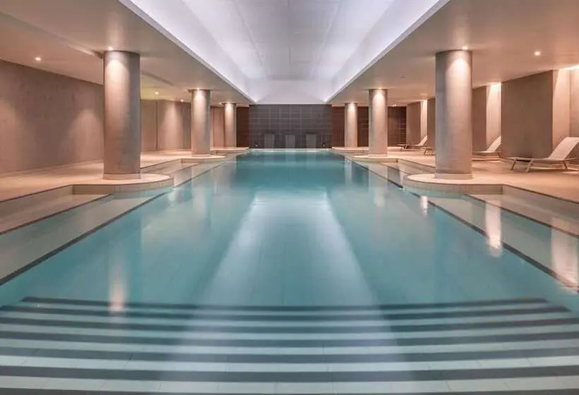 Radisson Blu CDG Airport Terminal Hotel, Paris