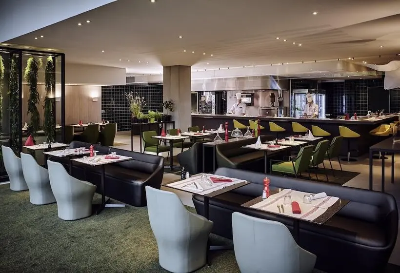 Radisson Blu CDG Airport Terminal Hotel, Paris
