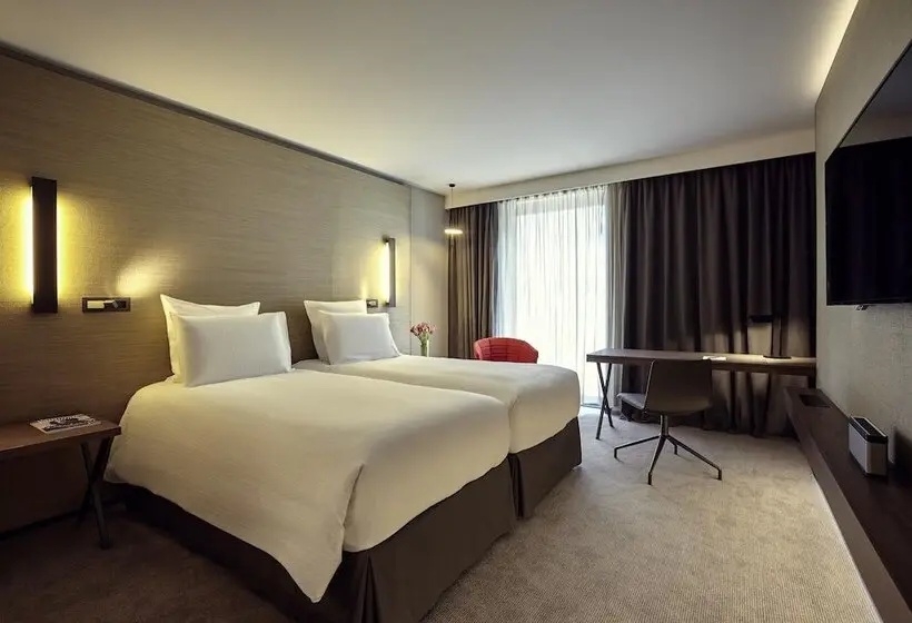 Radisson Blu CDG Airport Terminal Hotel, Paris