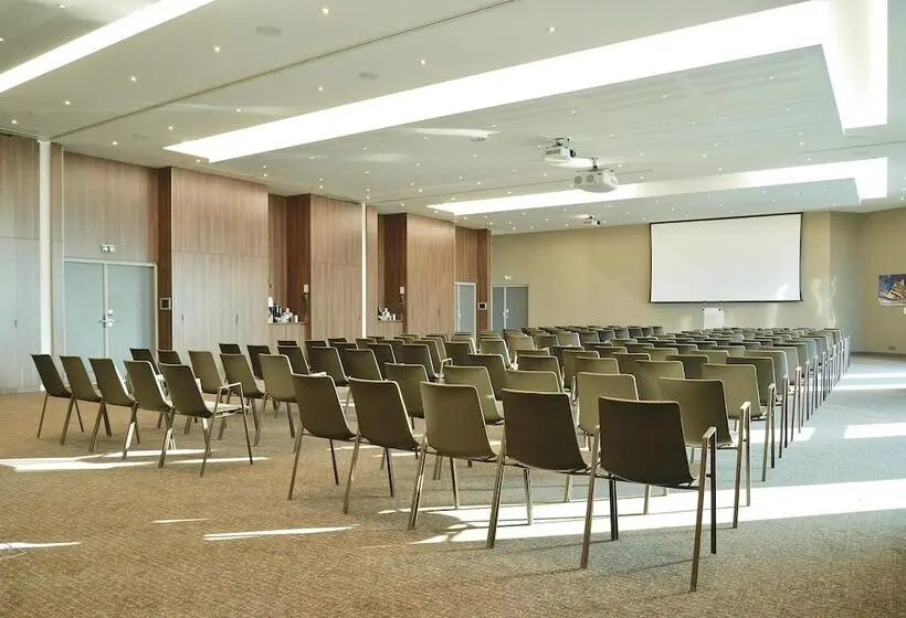 Radisson Blu CDG Airport Terminal Hotel, Paris