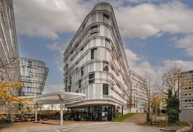 Radisson Blu CDG Airport Terminal Hotel, Paris