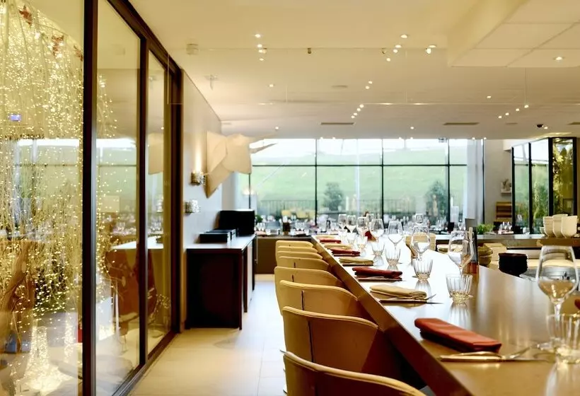Radisson Blu CDG Airport Terminal Hotel, Paris