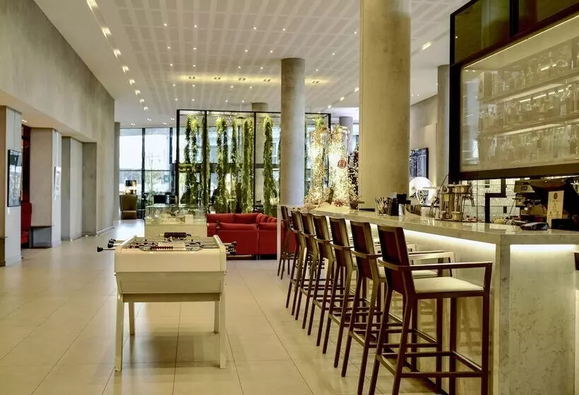 Radisson Blu CDG Airport Terminal Hotel, Paris