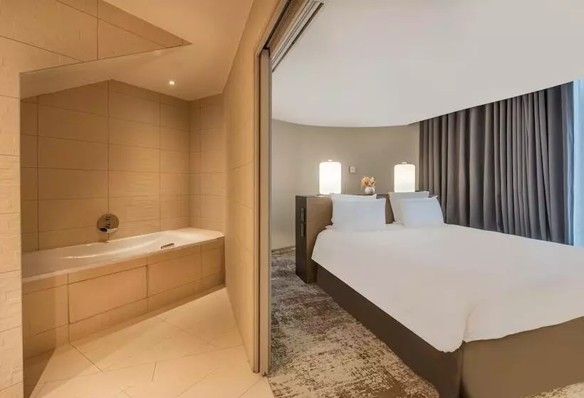 Radisson Blu CDG Airport Terminal Hotel, Paris