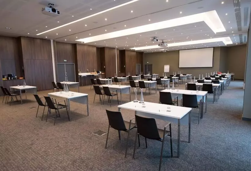 Radisson Blu CDG Airport Terminal Hotel, Paris