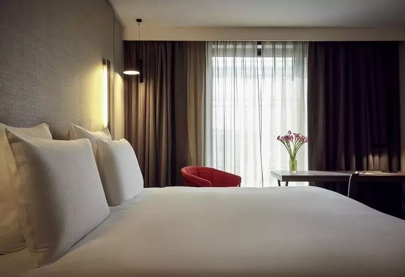 Radisson Blu CDG Airport Terminal Hotel, Paris