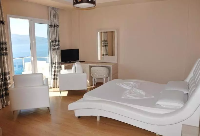 Coral Hotel & Resort