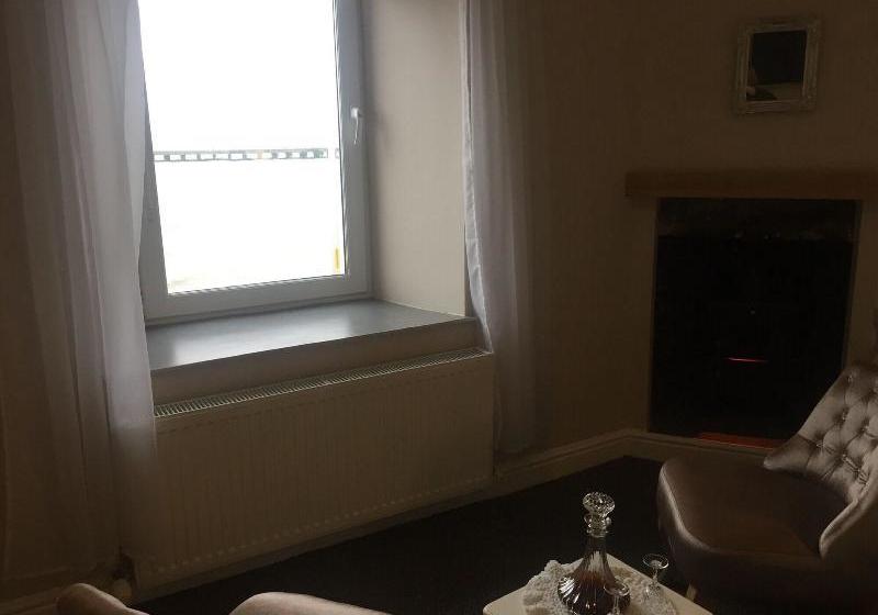 ホテル Cairnryan House