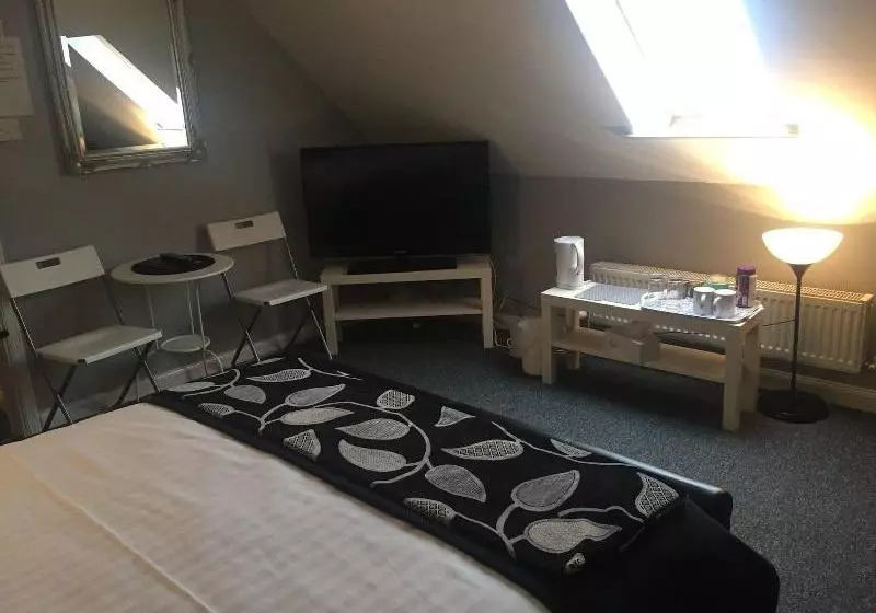 Otel Cairnryan House