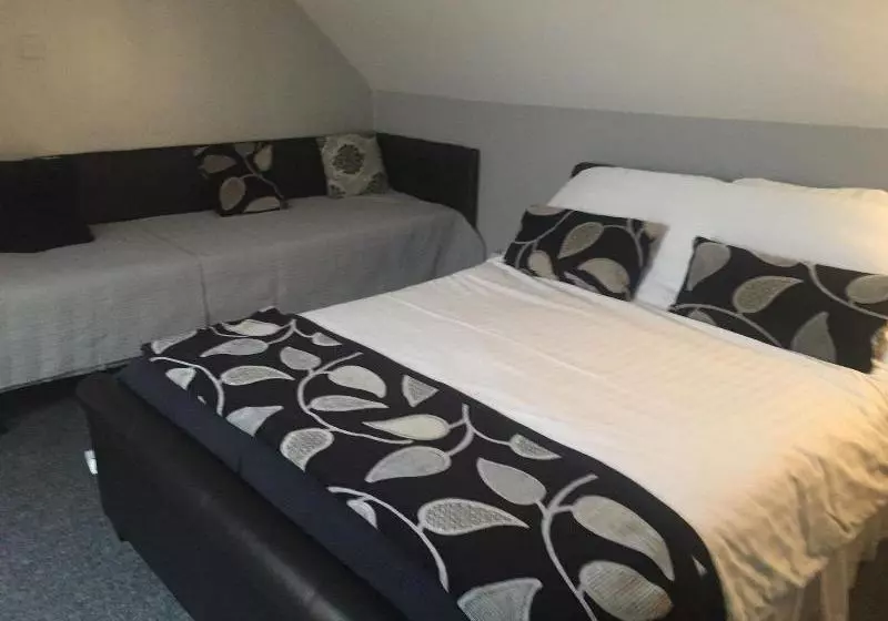 Otel Cairnryan House