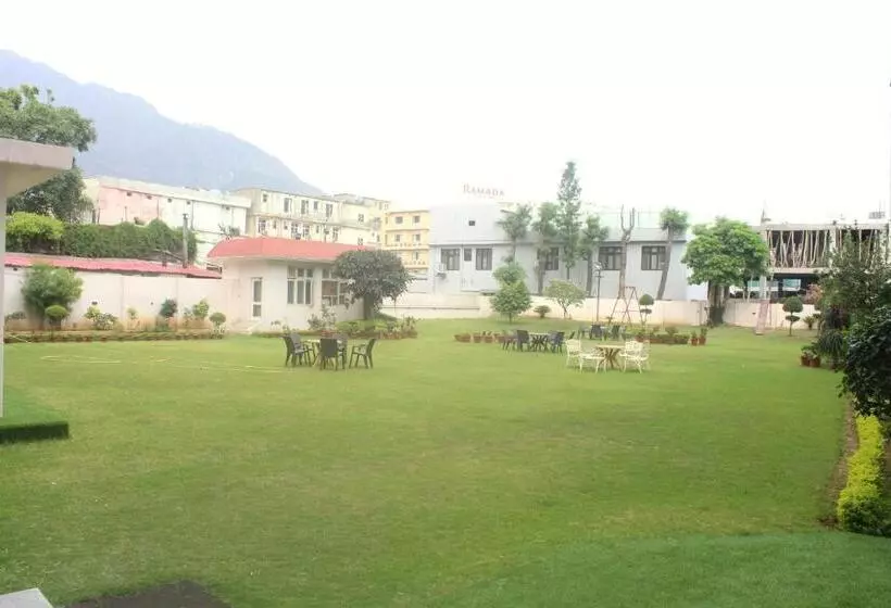 Hotel Cardinal Ambica