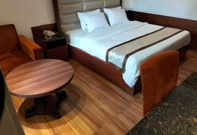 Hotel Cardinal Ambica