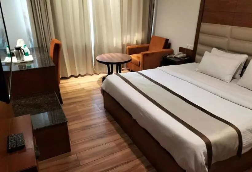 Hotel Cardinal Ambica