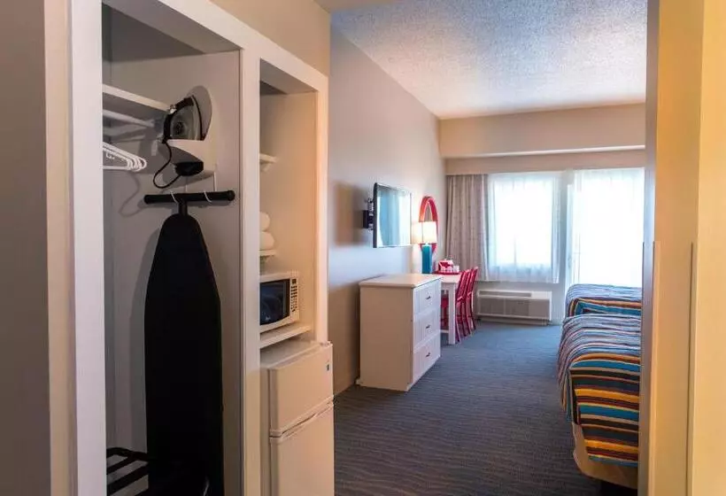 Cedar Point Hotel Breakers