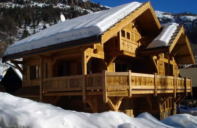 هتل Chalet Les Clarines