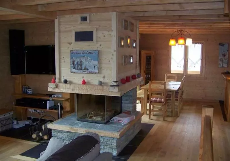 هتل Chalet Les Clarines