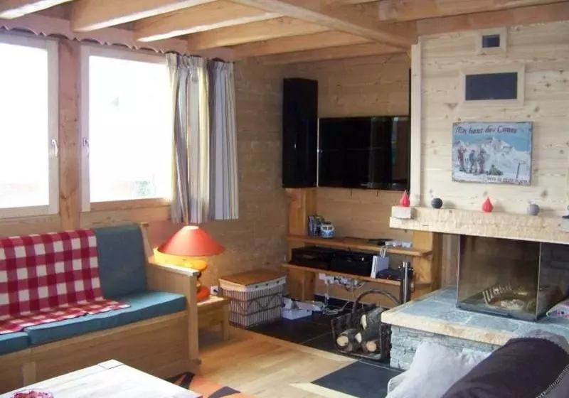 هتل Chalet Les Clarines