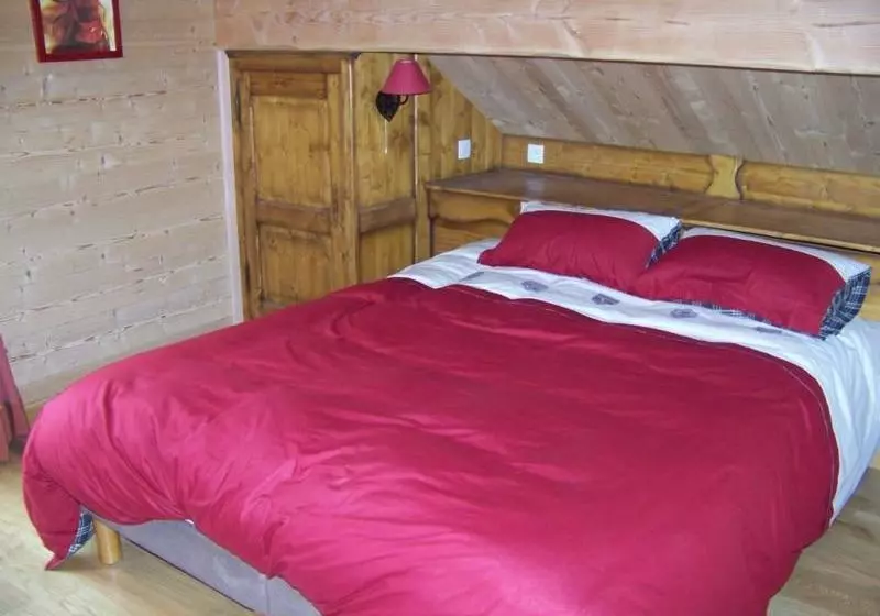 هتل Chalet Les Clarines