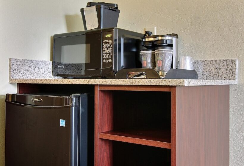 Cobblestone Hotel & Suites Beulah