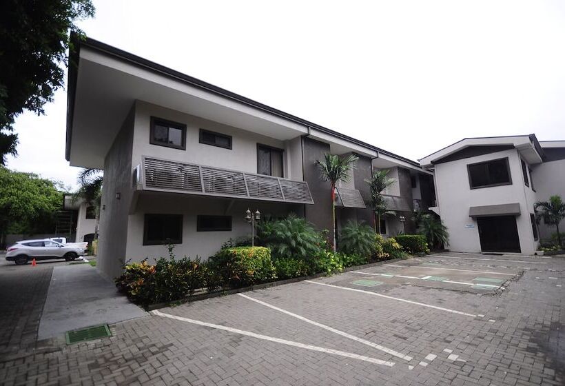 فندق Colono Beach