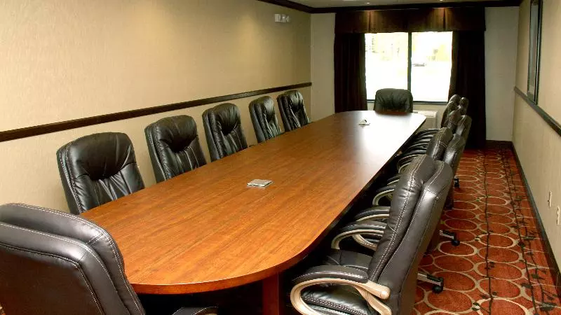 ホテル Holiday Inn Express & Suites Cumberland   La Vale, An Ihg