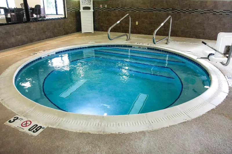 ホテル Holiday Inn Express & Suites Cumberland   La Vale, An Ihg