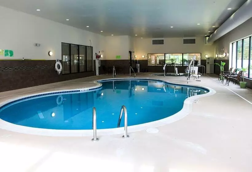 ホテル Holiday Inn Express & Suites Cumberland   La Vale, An Ihg