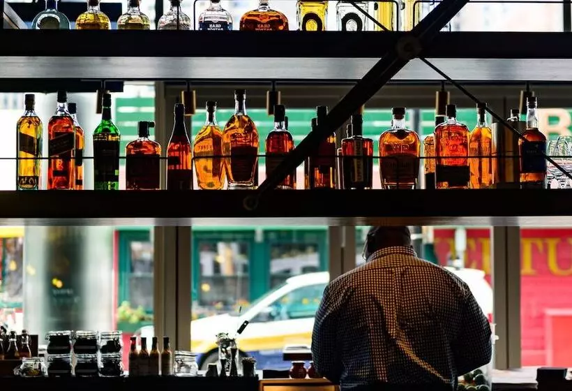 The Envoy Hotel, Autograph Collection