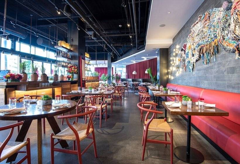 The Envoy Hotel, Autograph Collection