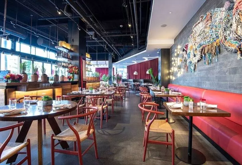 The Envoy Hotel, Autograph Collection