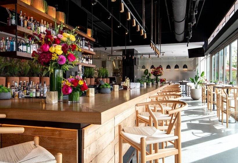 The Envoy Hotel, Autograph Collection