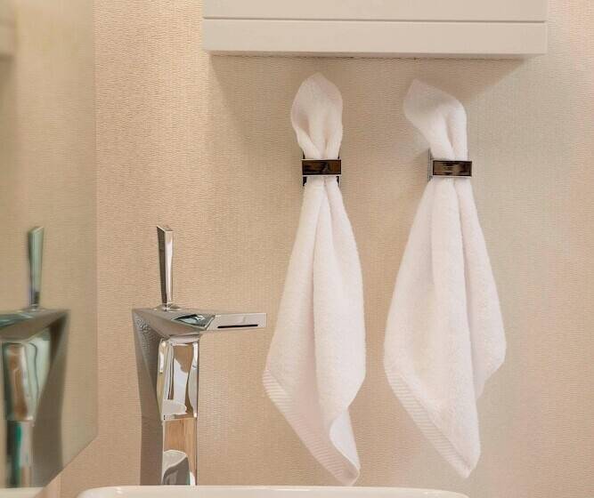 The Envoy Hotel, Autograph Collection