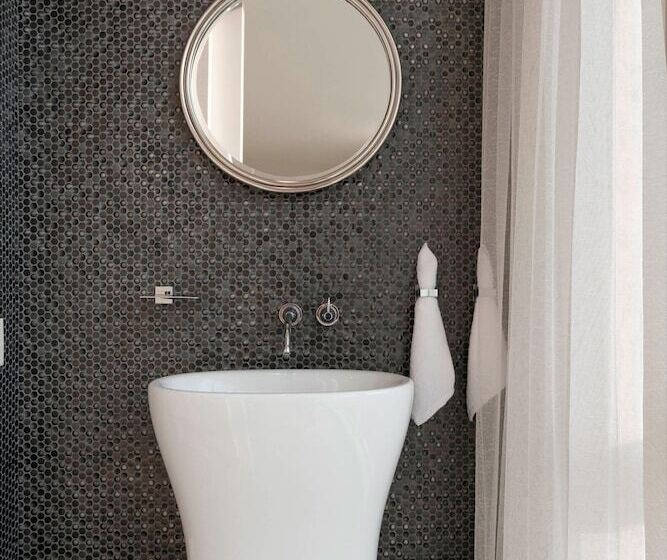 The Envoy Hotel, Autograph Collection