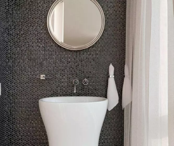 The Envoy Hotel, Autograph Collection