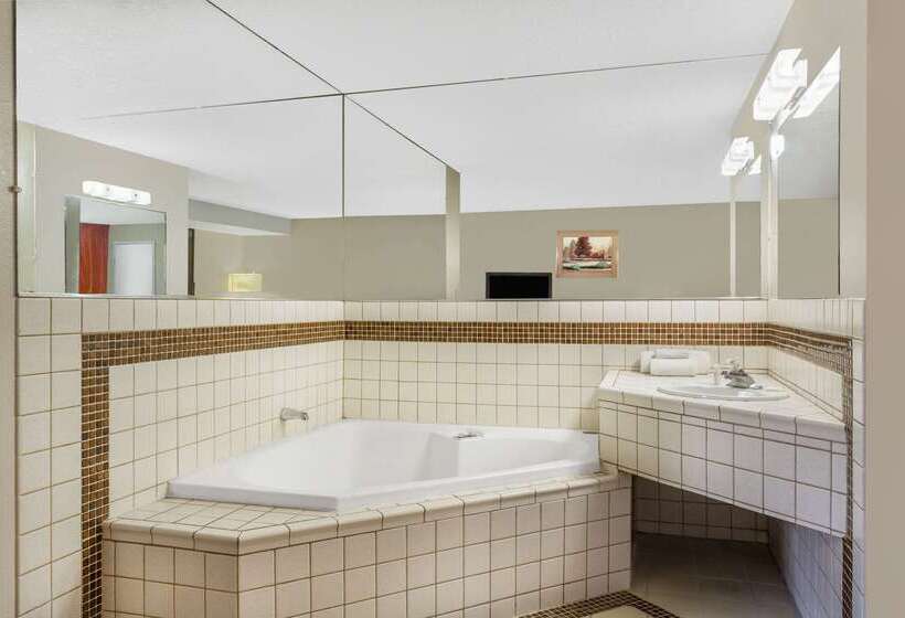 فندق على الطريق Travelodge By Wyndham Reno