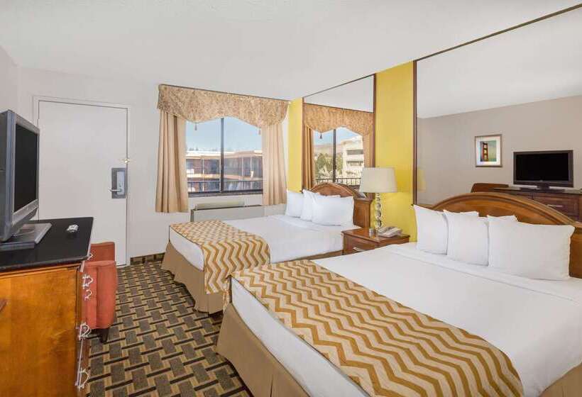 فندق على الطريق Travelodge By Wyndham Reno