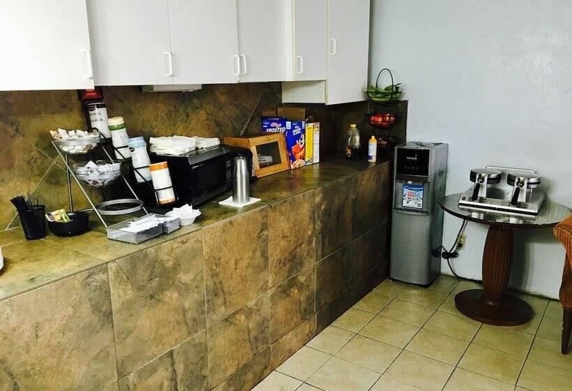 فندق على الطريق Travelodge By Wyndham Reno