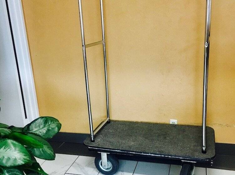 فندق على الطريق Travelodge By Wyndham Reno