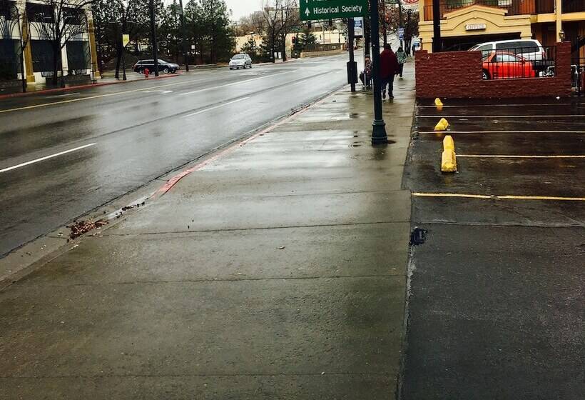 فندق على الطريق Travelodge By Wyndham Reno