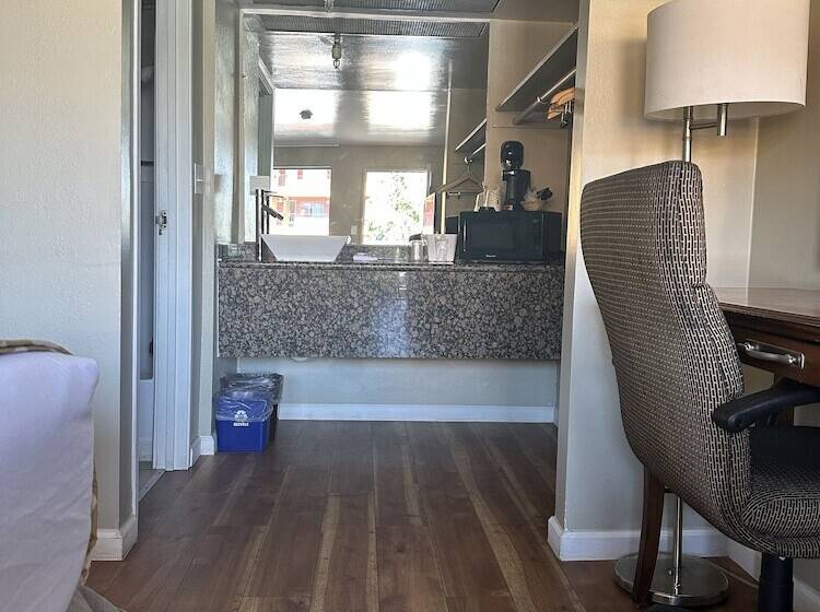 فندق على الطريق Travelodge By Wyndham Reno