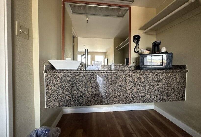 فندق على الطريق Travelodge By Wyndham Reno