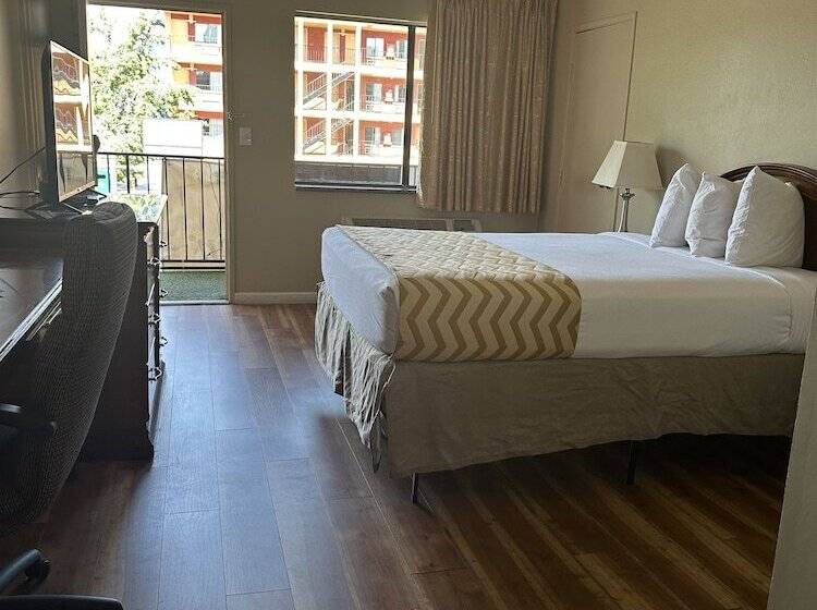 فندق على الطريق Travelodge By Wyndham Reno