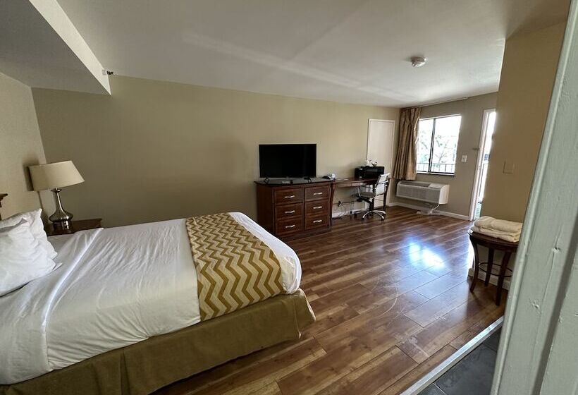 فندق على الطريق Travelodge By Wyndham Reno