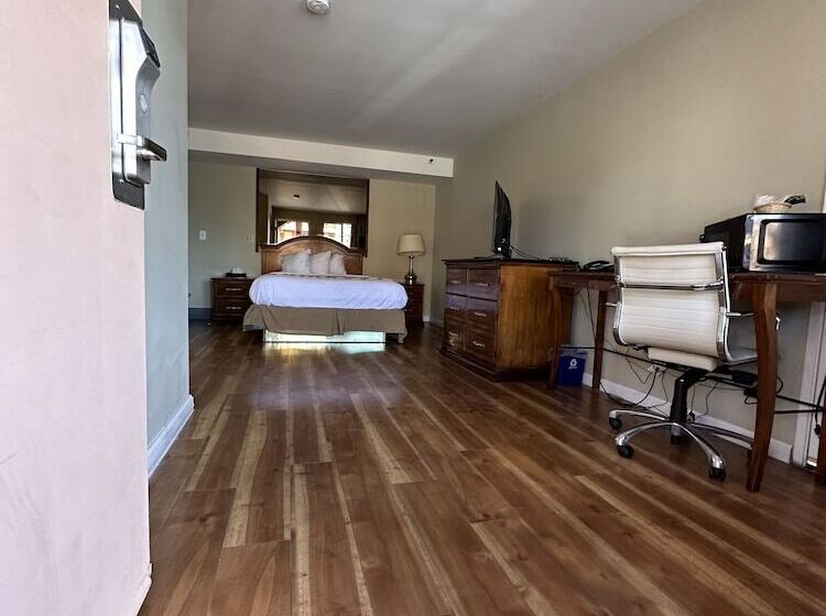 فندق على الطريق Travelodge By Wyndham Reno