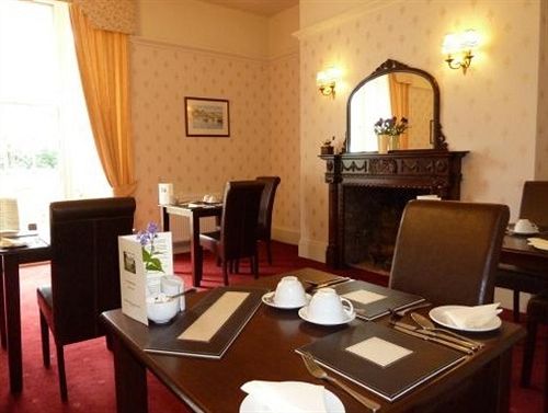 پانسیون Cockington Cottages