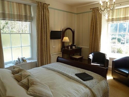 پانسیون Cockington Cottages