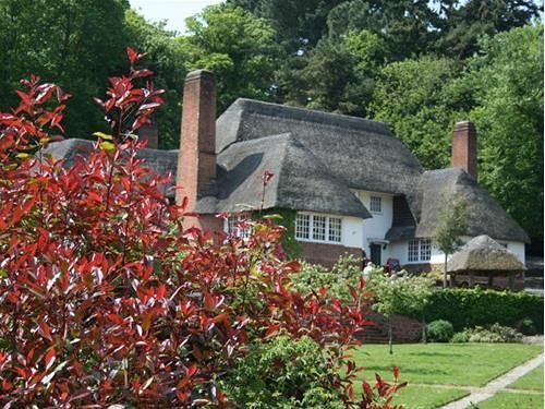 پانسیون Cockington Cottages
